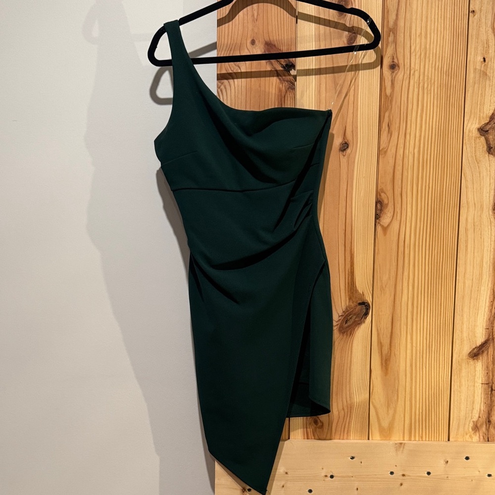 Elegant Green One-Shoulder Dress